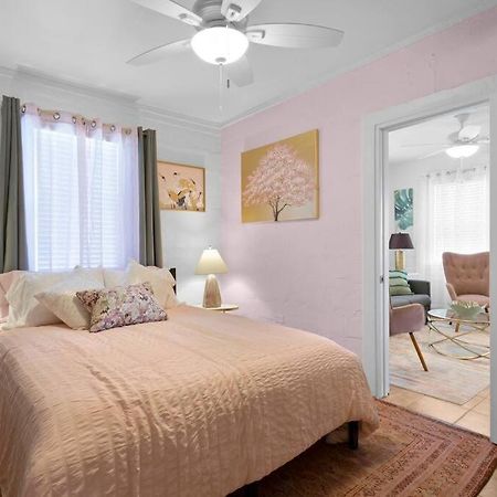 The Pink Oasis Waterfront 1 Bed Apt Apartment Tampa Exterior photo