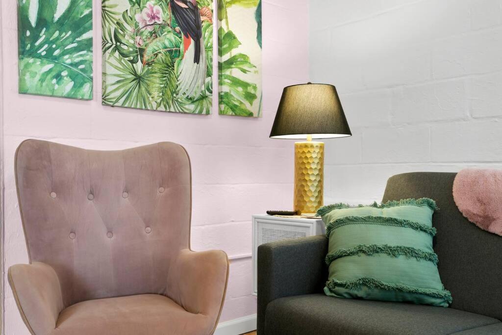 The Pink Oasis Waterfront 1 Bed Apt Apartment Tampa Exterior photo